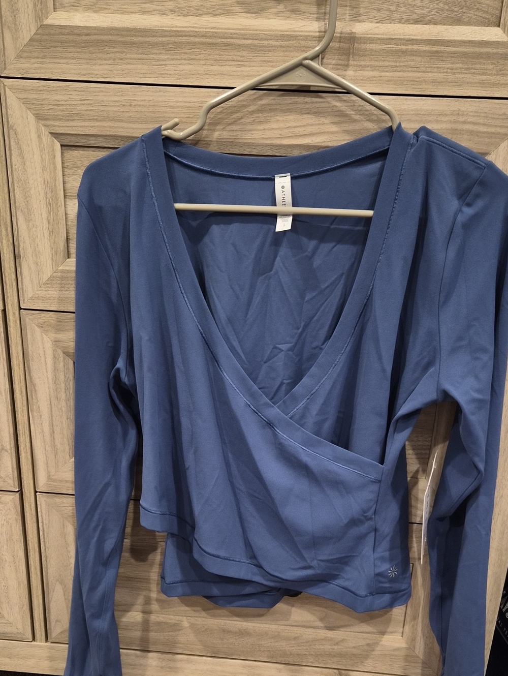 Athleta Top L. NWT